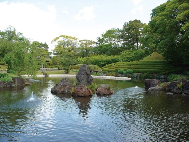 駿府城公園内にある「紅葉山庭園」