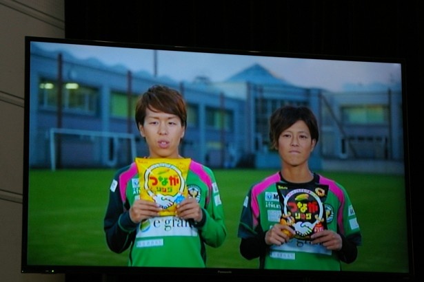 なでしこJAPANの岩清水選手(写真左)と有吉選手(写真右)も商品サポーターを務める