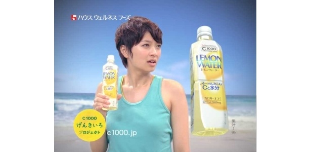 ＣＭソングはＲＯＣＫ’Ａ’ＴＲＥＮＣＨ（ロッカトレンチ）の「真夏の太陽」