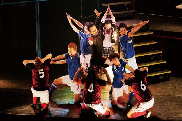 男ばかり12人のダンスチーム「梅棒」