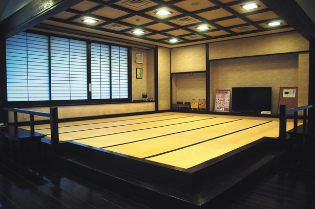 「立ち寄り温泉 伊豆高原の湯」の館内には19畳と20畳の大広間があり、休憩が可能