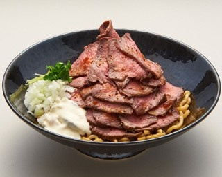 最重量1ポンドの肉がのった歌舞伎町の油そばとは？