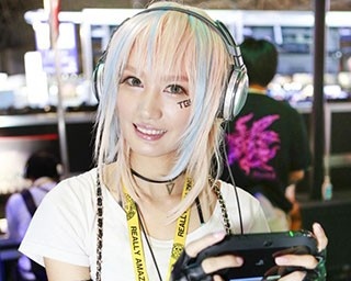 仮想空間でコスプレ美女が…！TGSにセクシー潜入!!