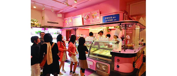 行列覚悟で行ってみて！(写真は青山店)
