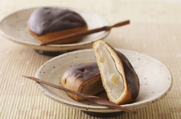 秋の味を楽しめる「栗まんじゅう」(10個入りで1080円)は、家族や友人へのお土産にもぴったり