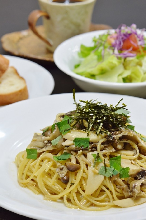 赤木高原SAの料理長がおすすめする秋限定「和風きのこスパゲティー」(980円)