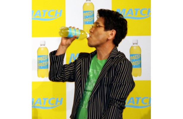 司会の方に促され、ついうっかりマッチを飲んでしまったピーコさん。この後、黒人のポリスにタイホされる一場面も