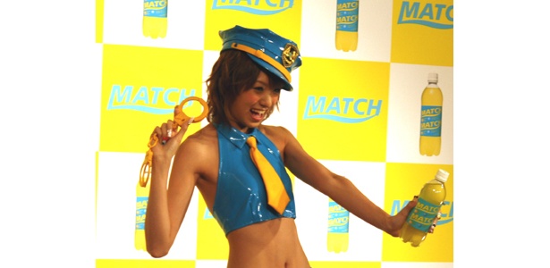 「CMは大人が見てもタイホされないので、いっぱい見てください！」とアッキーナ