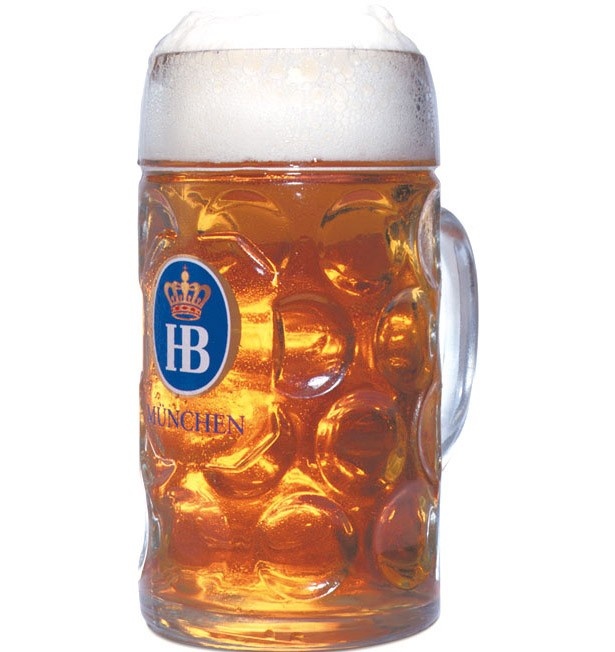 1リットルサイズの巨大ビールジョッキ「マスジョッキ」でビールを楽しむこともできる
