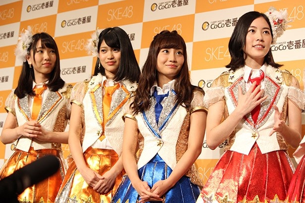 7周年を迎えるにあたっての思いを話す松井珠理奈(写真右)