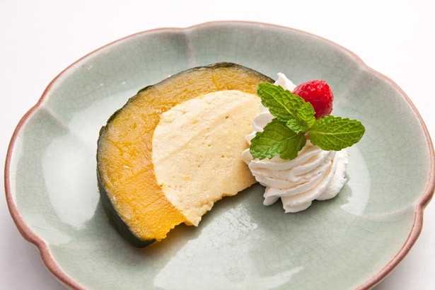 タイ料理レストラン サイアムヘリテイジキッチンでは、「カボチャのココナッツプリン」(780円)を提供