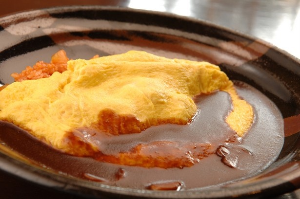 明治の館では、オムライスなど昔ながらの洋食メニューが楽しめる