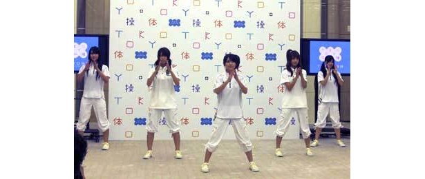 さすがの踊りを披露したAKB48