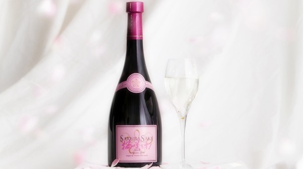 【写真を見る】究極の食前酒と評価される銘酒「桜咲け！」