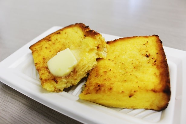 耳まで柔らかいため、ナイフは必要なし！卵の優しい風味とその食感に、癒されること必至だ