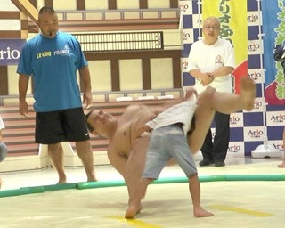 会いに行ける力士！大阪のアリオで“ふれあい相撲”