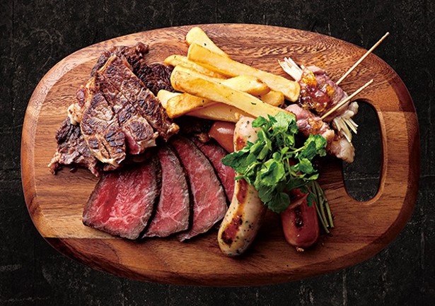 【写真を見る】2～4人でのシェアにピッタリな「Meat Misto」(3002円)