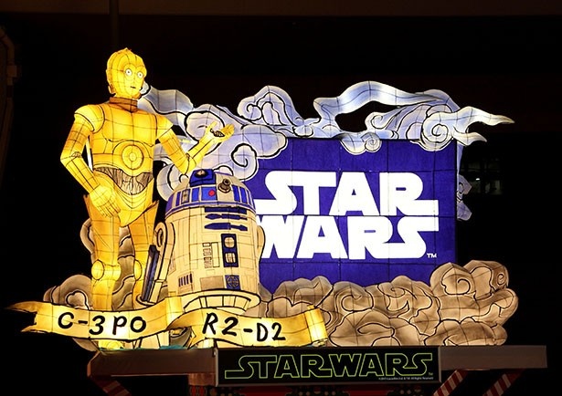 「ドロイドねぶた」(写真左C-3PO、同右R2-D2)
