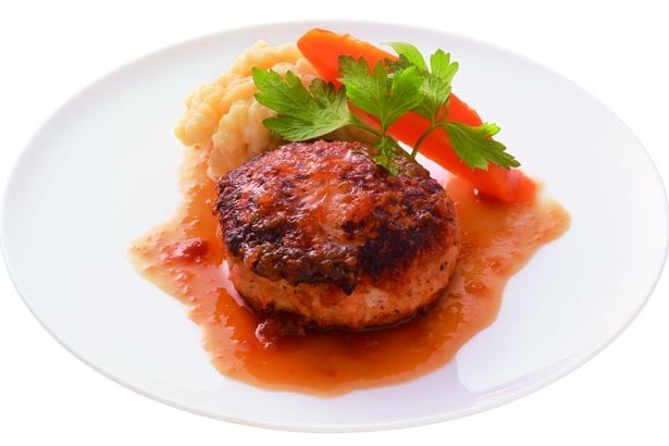 柔らかなハンバーグに肉の旨味が凝縮。デュランデルの「自然放牧黒豚のハンバーグとマッシュポテト」(チケット1枚)