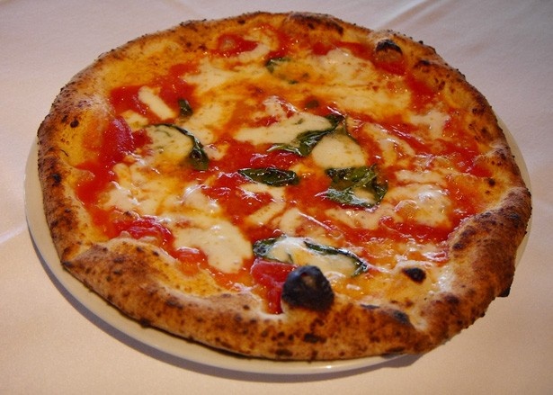 SAKURAGUMI(兵庫県)からは、一番人気の「Pizzaマルゲリータ」(1500円)が登場