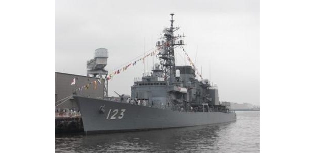 海上自衛隊 護衛艦「しらゆき」は圧巻の大迫力!!