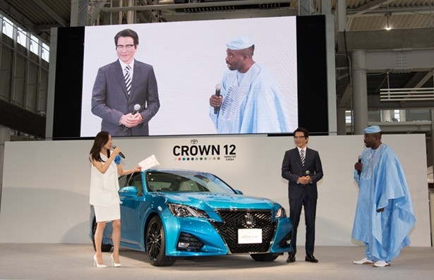 式中、ゲストでボビー・オロゴンが登場！
