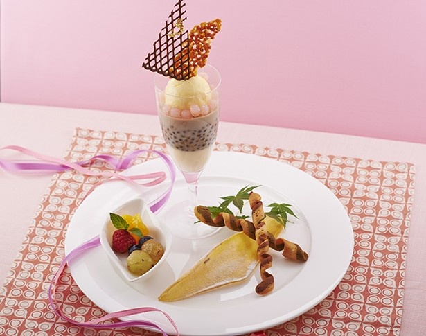 懐かしのぜんざいをモダンな洋風仕立てに。ポーラ美術館のカフェ チューンで提供される「レンズ豆のスープ バニラアイス添え」(860円)