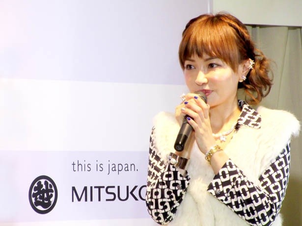 オープニング記念イベントでトークショーを行ったモデルの平子理沙。圧倒的なかわいらしさで会場の女性たちを魅了した
