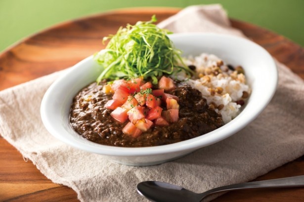 「ブラックキーマ“MASTARS”」(810円)。「伝説の博多ナイルカレー」を生んだカレー工房が新しく生み出したブラックキーマカレー