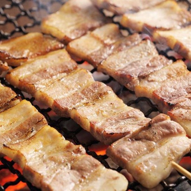 「こまや合同会社」の「福島県産牛串焼き」は、40年前の味を引き継いだタレを使用