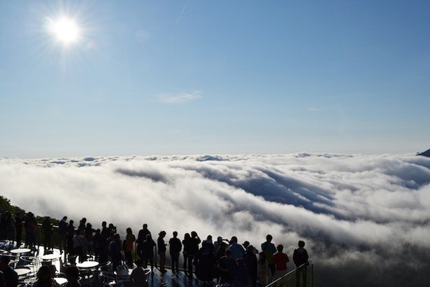 2015年の「雲海テラス」は、10月13日(火)までの営業。暖かい服装で出かけよう