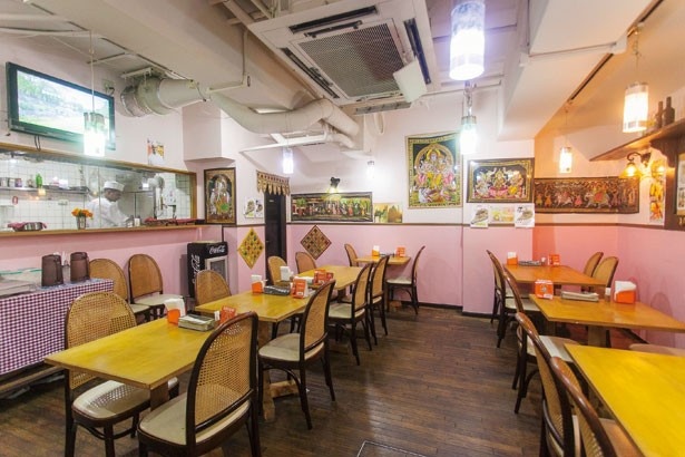 インドを感じる装飾品が散りばめられた、ラワットさんのお店 モエツカリー。雰囲気も合わせて楽しめる