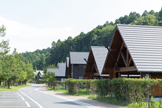 三重県いなべ市の青川峡キャンピングパークは、名古屋市内から車で約60分とアクセスも良好！大人数で泊まれるコテージも完備されている