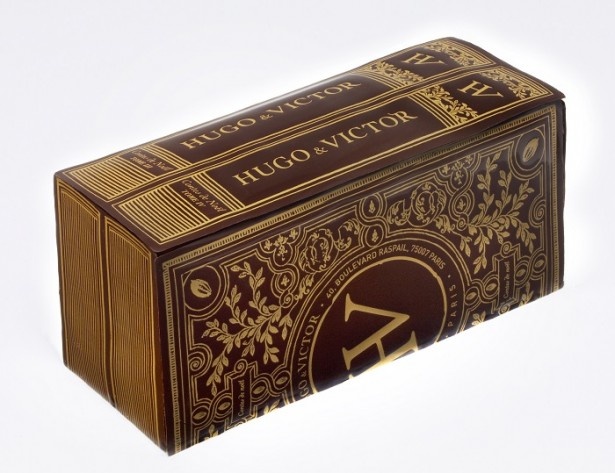 1日10台限定販売のHugo ＆ Victor「グリモワール」(1万584円)。ビスキュイショコラをベースに、ショコラムース、ショコラクリームをふんだんに使用