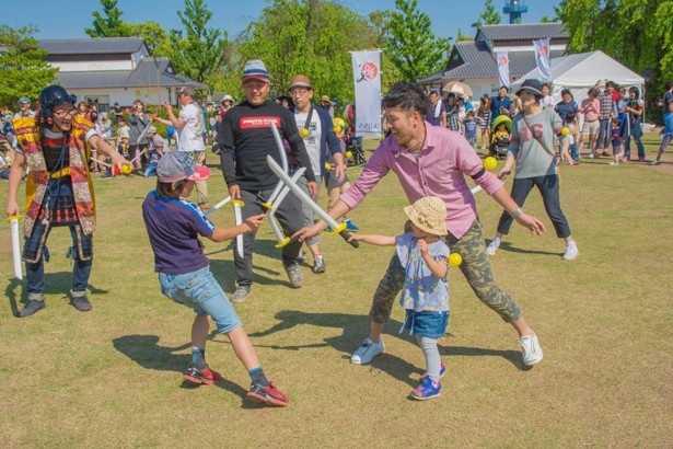 【写真を見る】作戦を練って、うまく相手の「命(ボール)」を落とそう