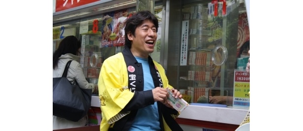連番とバラを各50枚ずつ購入した寺門ジモン