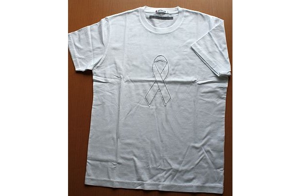 坂本龍一率いるcommonsのTシャツにはホワイトリボン