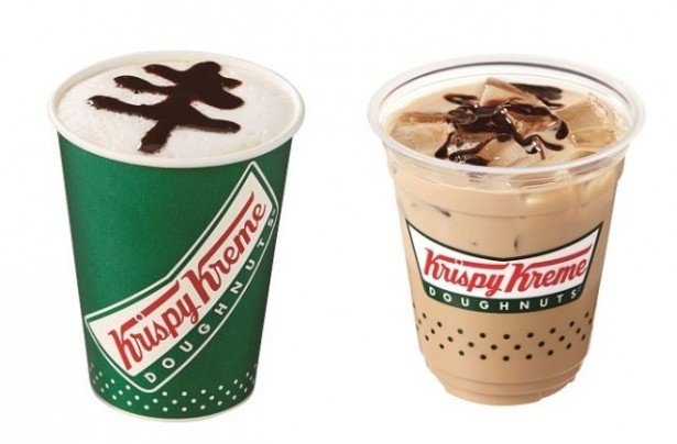 エスプレッソのほろ苦さにチョコレートとシナモンの甘い香りが楽しめる「ウォルナッツ ブラウニー ラテ(HOT/ICE)」(S/380円、T/430円)は1月5日(火)まで発売予定