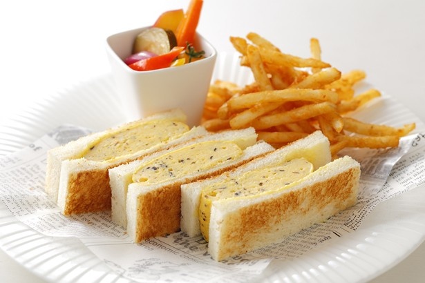 話題の新メニュー「トリュフ風味のオムレツサンド」