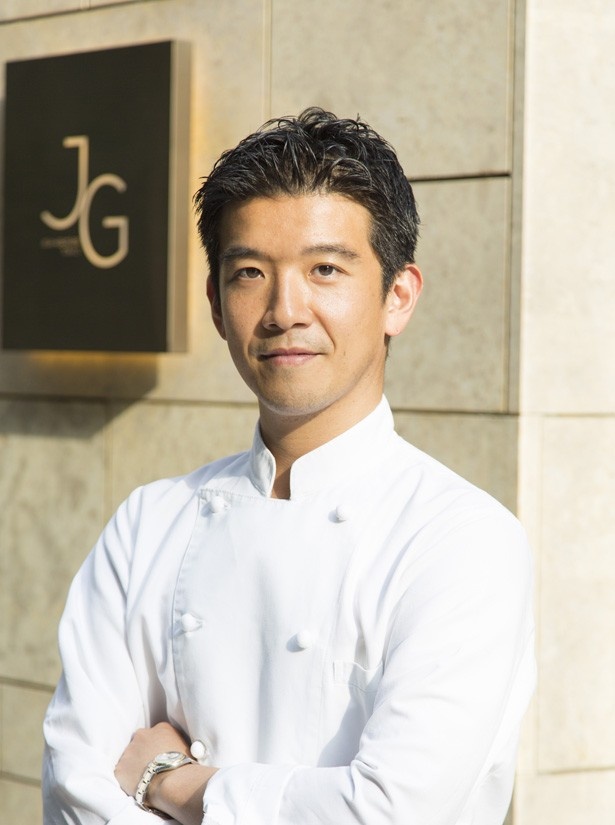 【写真を見る】六本木「ジャンジョルジュ東京」の米澤文雄シェフ