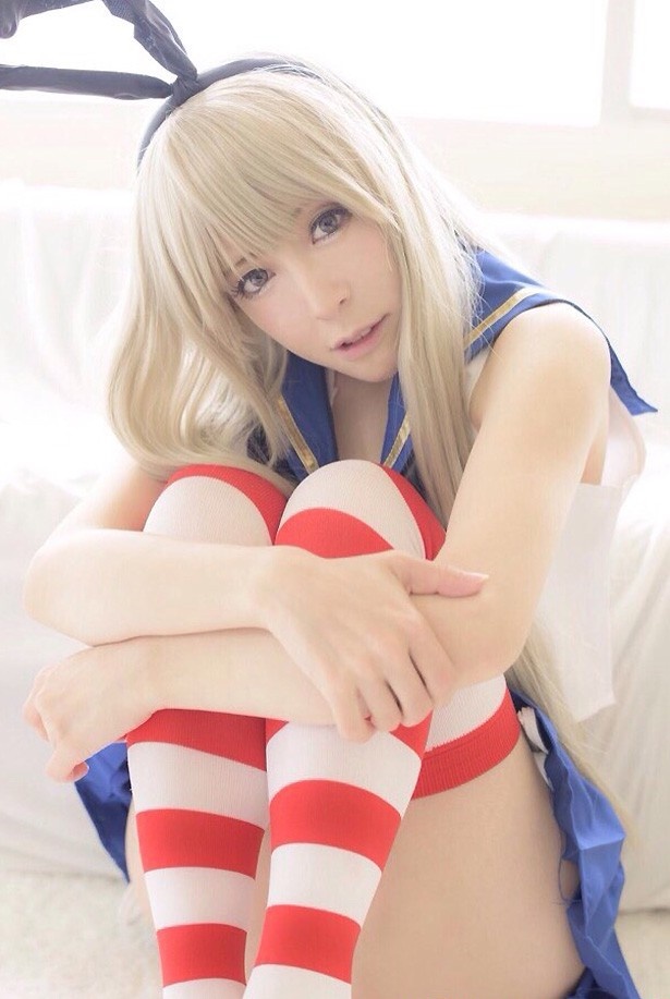 【写真を見る】人気コスプレイヤー・神崎りのあさんが豆乳カフェに潜入！