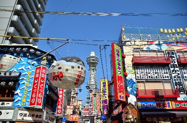 大阪での謎解きの舞台となるのは、大阪を象徴する街のひとつ新世界