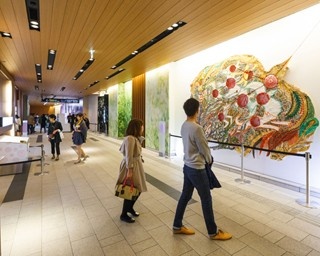 次世代を担うアーティストたちの作品展を開催