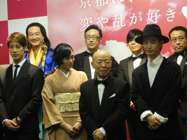 「嫁候補はまだ出ていません」と記者を笑わせていた坂田利夫(写真前列の右から2人目)