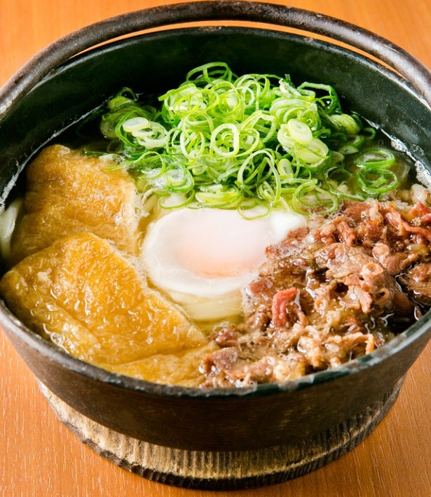 うどん大文字の秋冬限定メニュー「鍋焼きうどん」(670円)