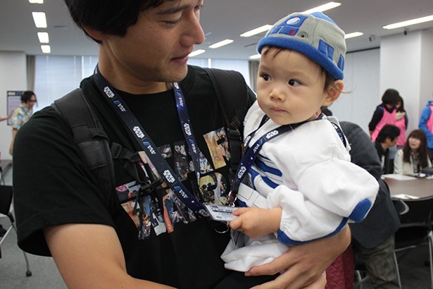 1歳の赤ちゃんも、R2-D2のコスプレ！