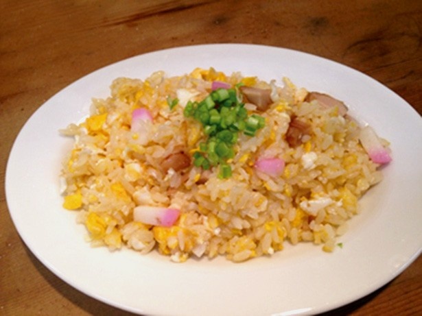昔ながらの味わい「定番！やきめし」(550円)も札幌麻生店の独自メニュー。ラーメンの他に、何かもう一皿プラスしたいときにおすすめ