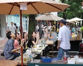 池袋東口にオープンカフェが続々出現！