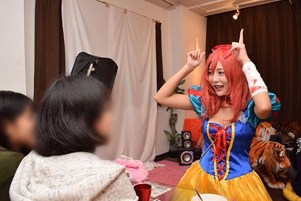 人気コスプレイヤーとゆっくりおしゃべりができるのも魅力