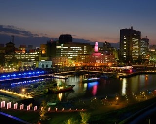 横浜の歴史的建物が熱唱？夜景アートイベント開催